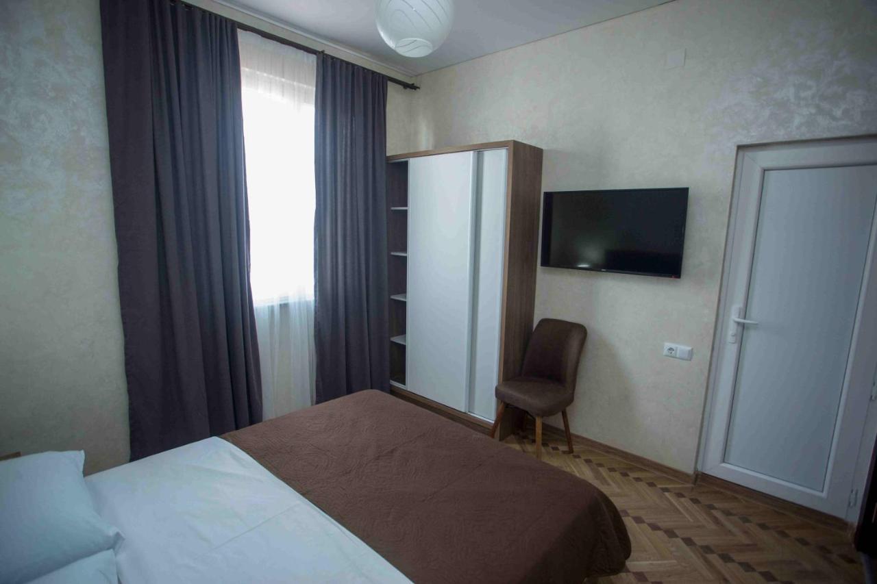 Hotel Lord Batumi Bagian luar foto