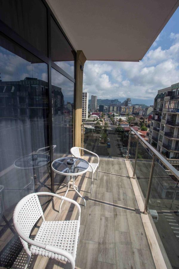 Hotel Lord Batumi Bagian luar foto