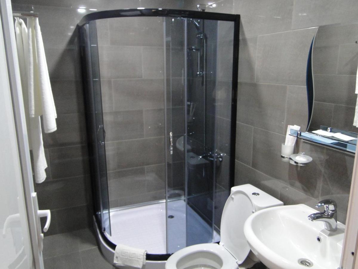 Hotel Lord Batumi Bagian luar foto
