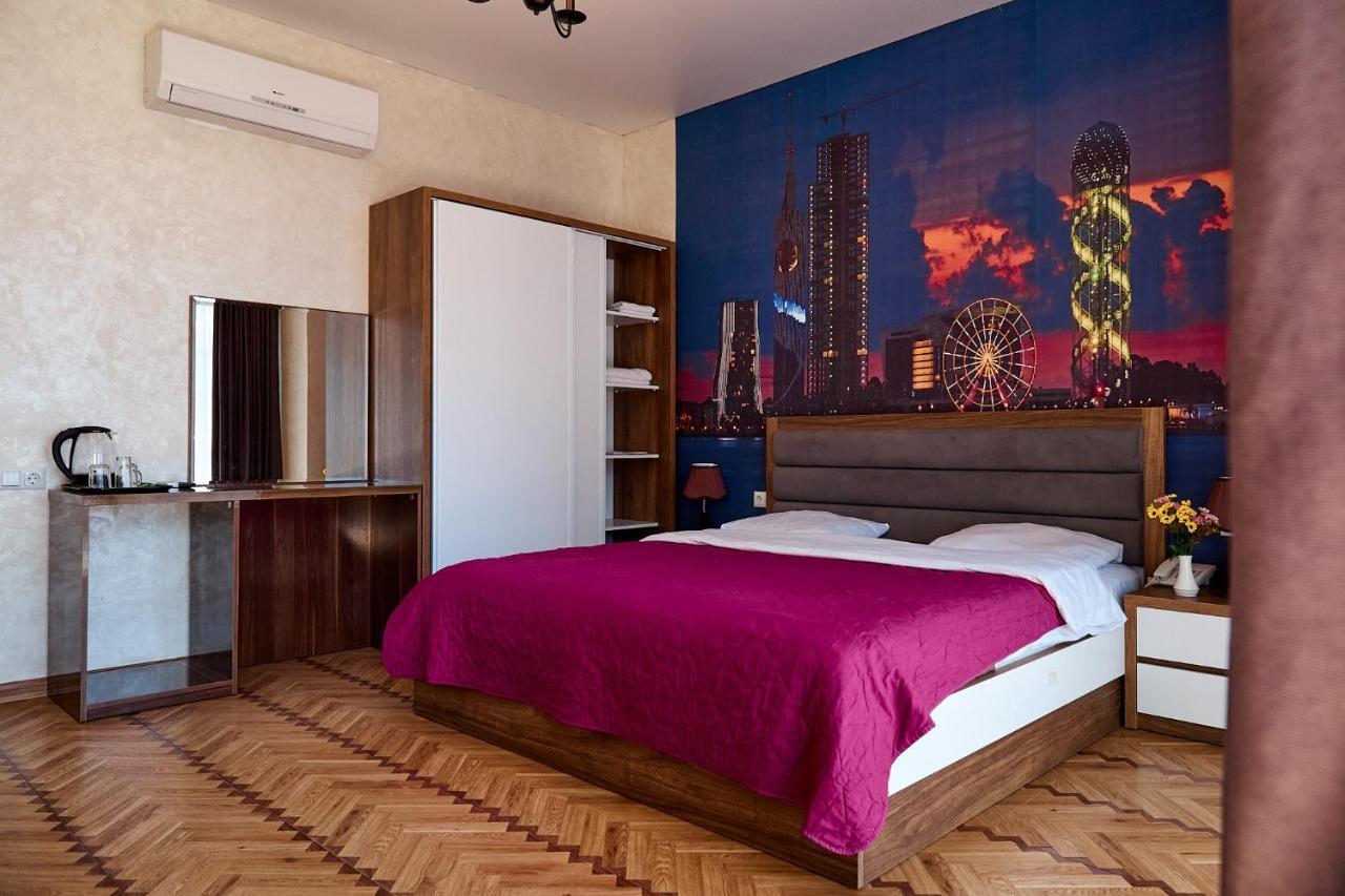 Hotel Lord Batumi Bagian luar foto