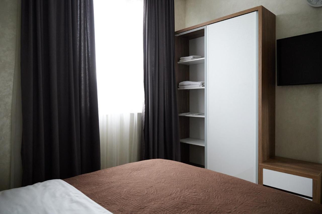 Hotel Lord Batumi Bagian luar foto