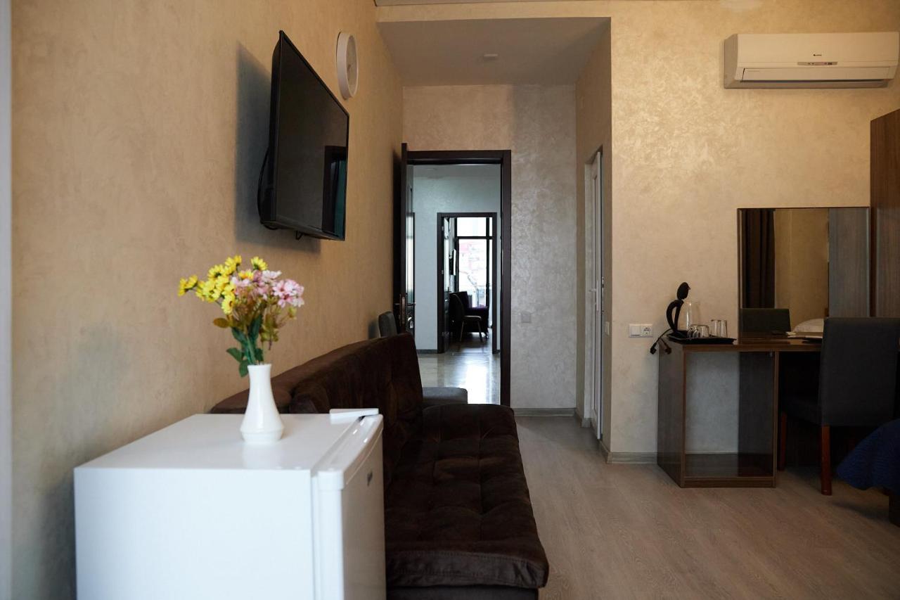 Hotel Lord Batumi Bagian luar foto