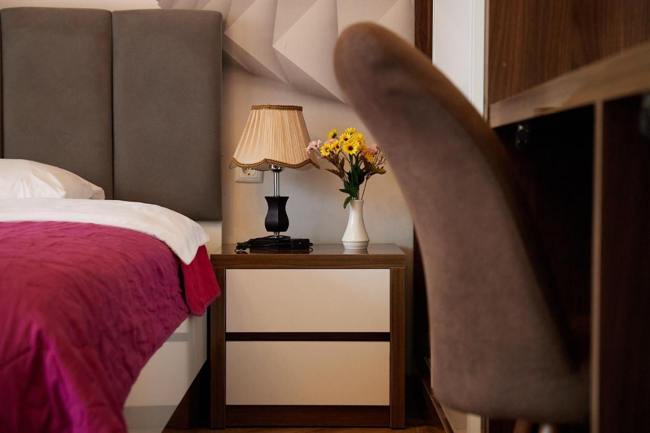 Hotel Lord Batumi Bagian luar foto