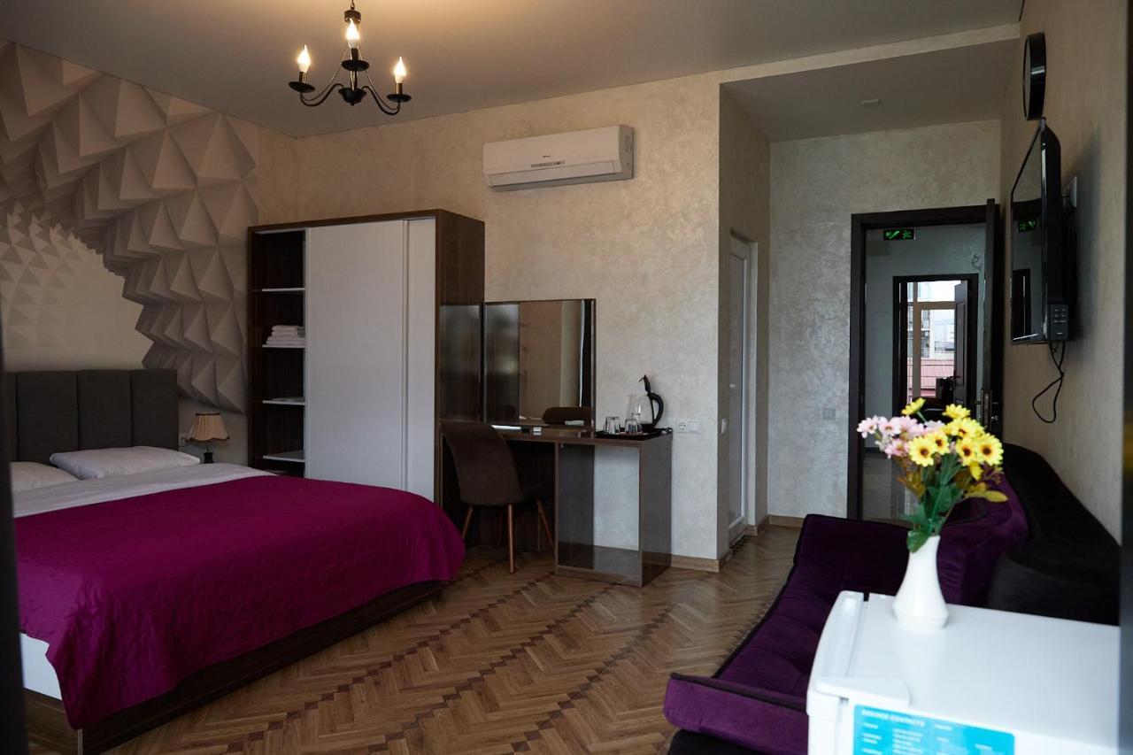 Hotel Lord Batumi Bagian luar foto