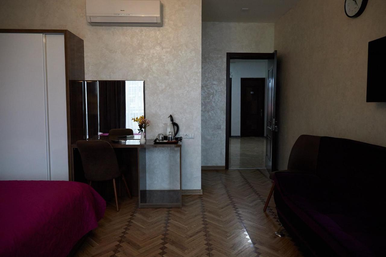 Hotel Lord Batumi Bagian luar foto