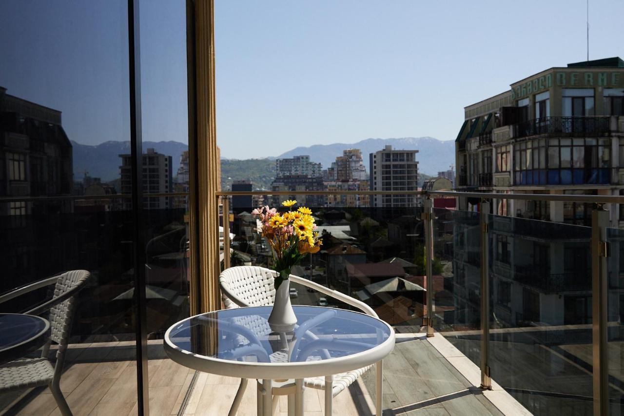 Hotel Lord Batumi Bagian luar foto